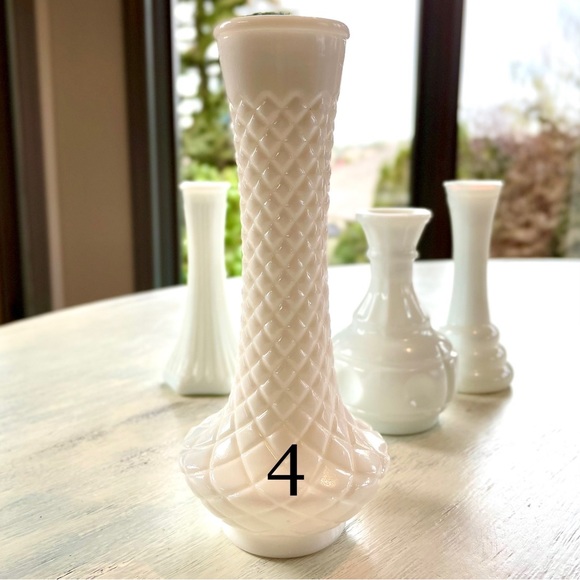 Set of 5 Vintage Milk glass Vases - Picture 5 of 6